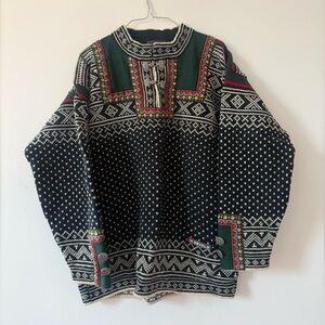 Devold Men's Black and Cream Nordic Crewneck Sweater with Green Accents